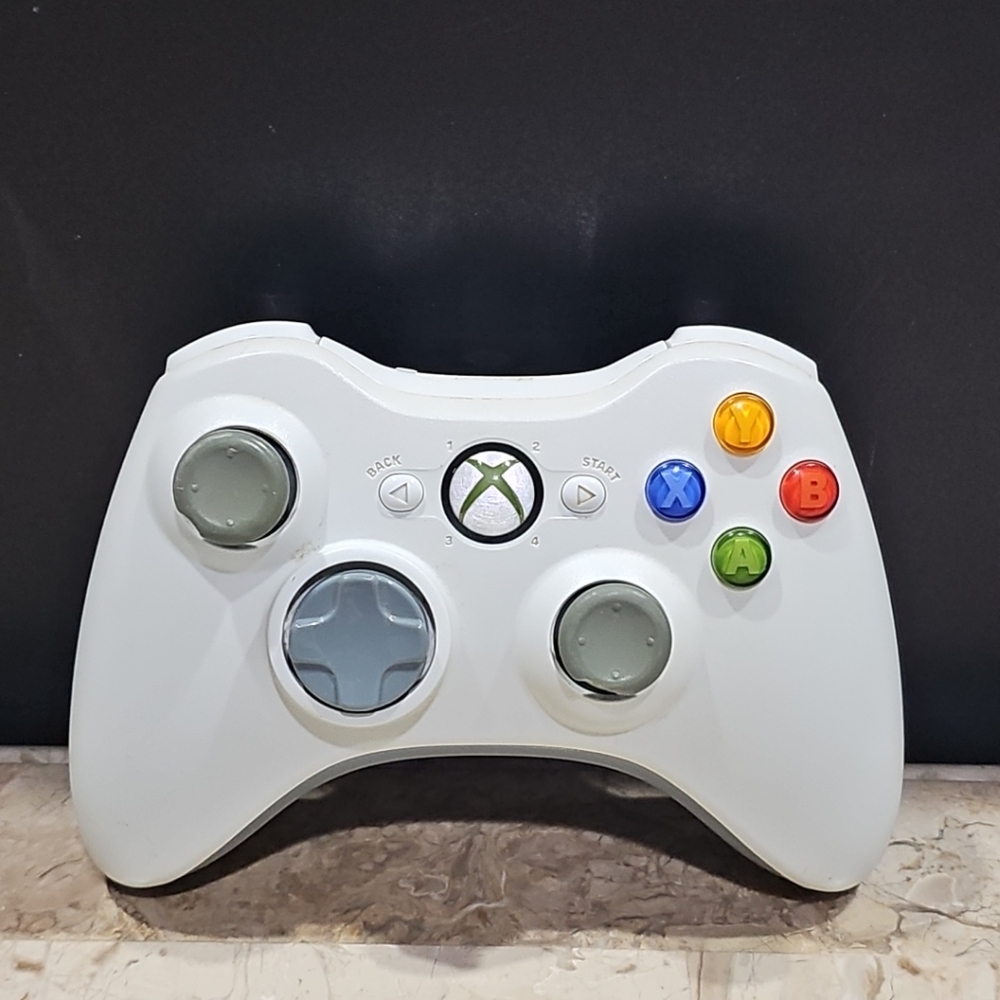 Microsoft White Xbox Controller‎ Ergonomic Design
